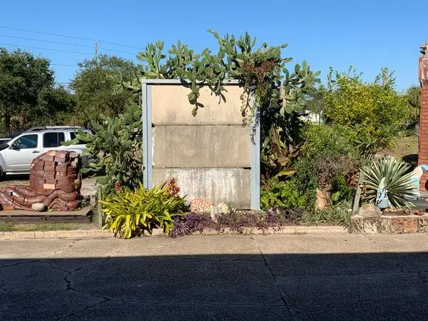 Участок Берлинской стены в Санкт-Петербурге