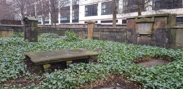 Безымянная могила Пьера Эмиля Л'Анжелье