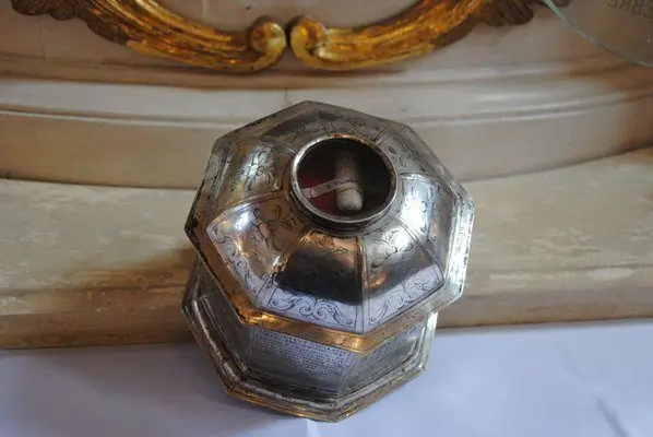 Кусочки черепа святого Валентина