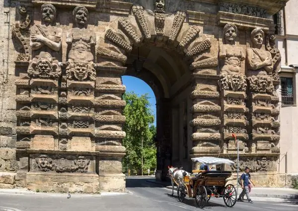 Триумфальная арка Палермо