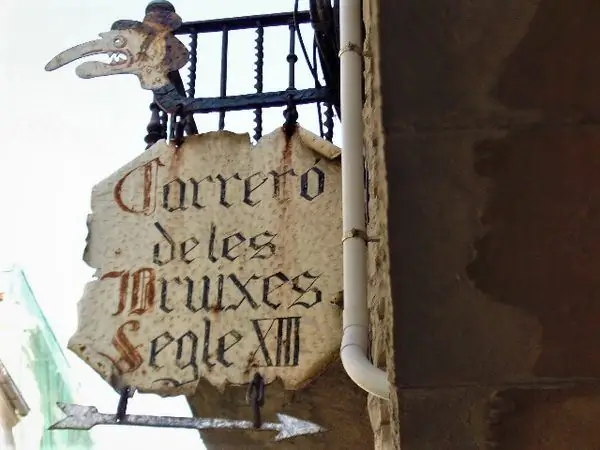 Carreró de les Bruixes (Аллея ведьм)