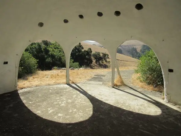 Poly Canyon - Лаборатория экспериментальных конструкций