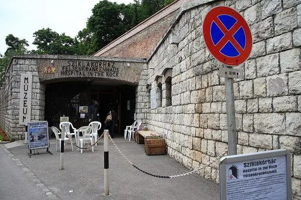 Больница в скале