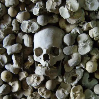 Св. Склеп в подвале церкви Леонарда