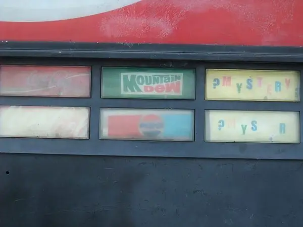 Какая странная сила управляет самым загадочным в мире автоматом по продаже газированных напитков?