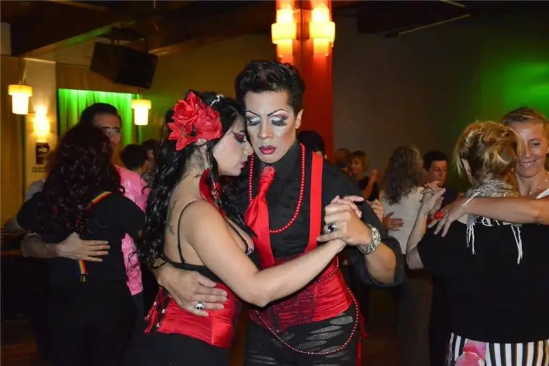 Дрэг-макияж помогает изменить эстетику танго