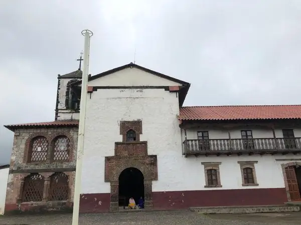 Иглесия-де-Санто-Сантьяго-Апостол (Церковь Святого Апостола Иакова)