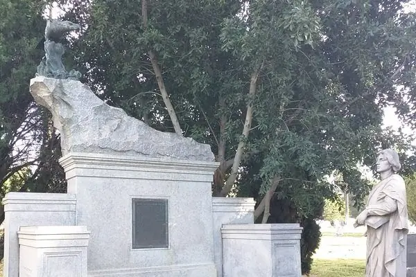 Мемориал жертвам взрыва в Los Angeles Times