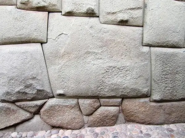 Двенадцатиугольный камень