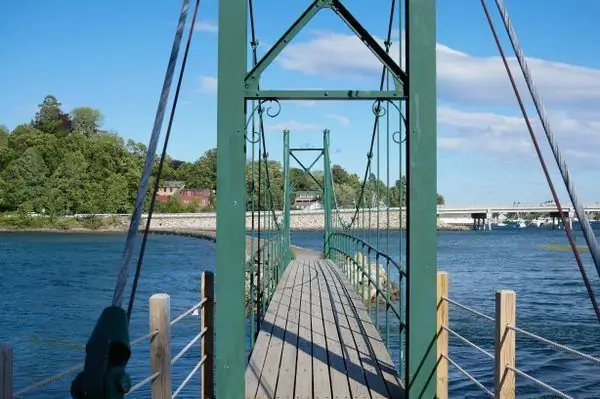 Извилистый мост