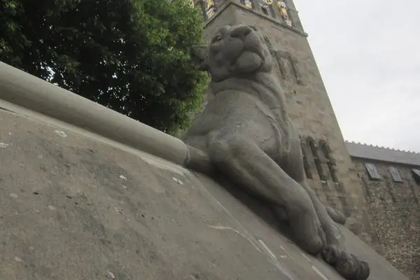 Стена животных в замке Кардифф