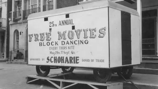 Сайт первой известной бесплатной презентации кино под открытым небом