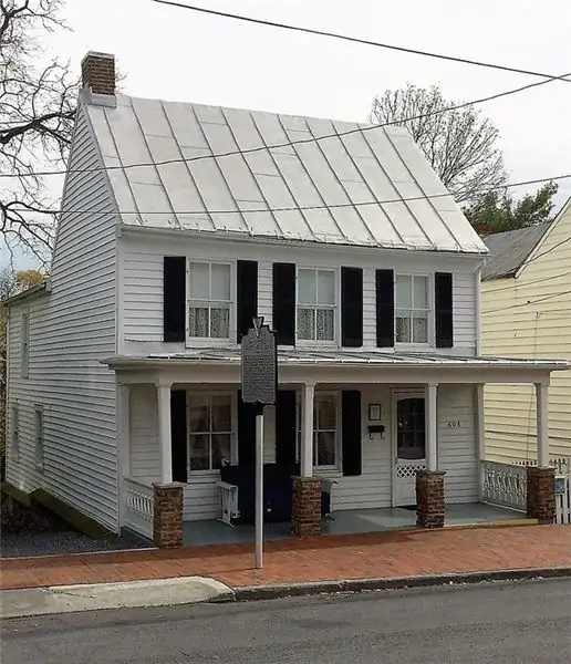 Дом и могила детства Пэтси Клайн