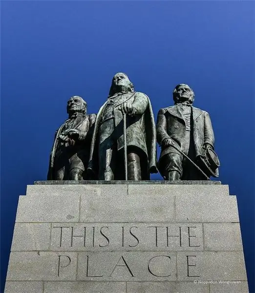 Памятник этому месту