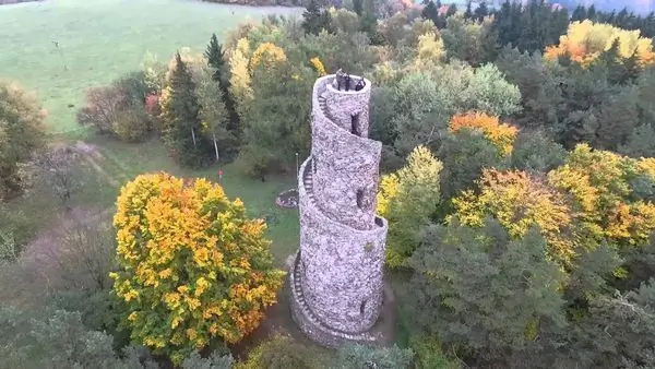 Спиральная башня Красно