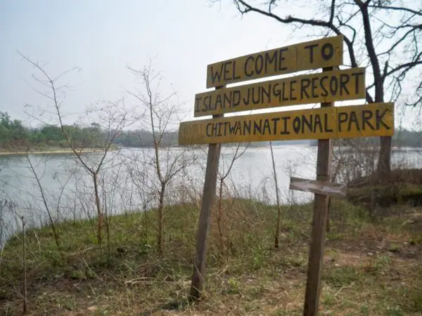 Island Jungle Resort в национальном парке Читван