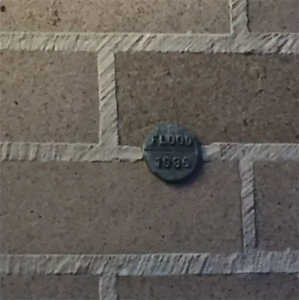 Крошечный памятник сильному наводнению