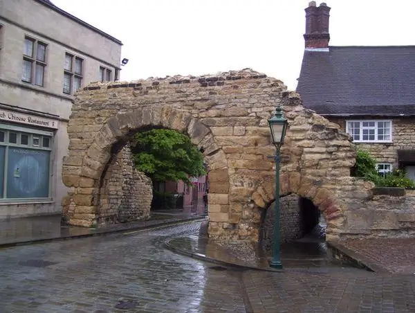 Самая старая дорожная арка в Британии