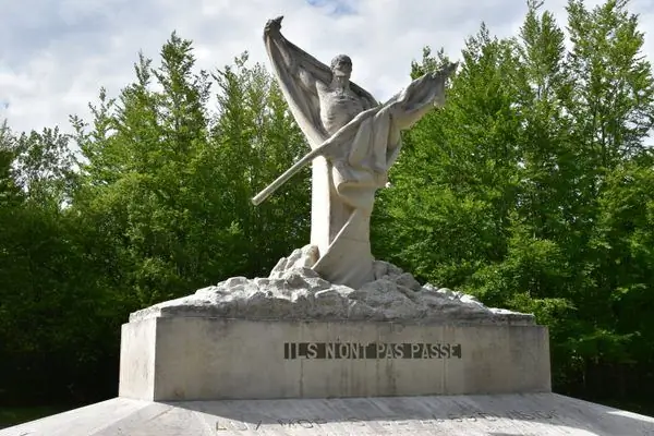 Le Mort Homme (Холм мертвеца)