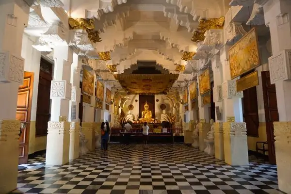 Храм Священного Зуба Будды