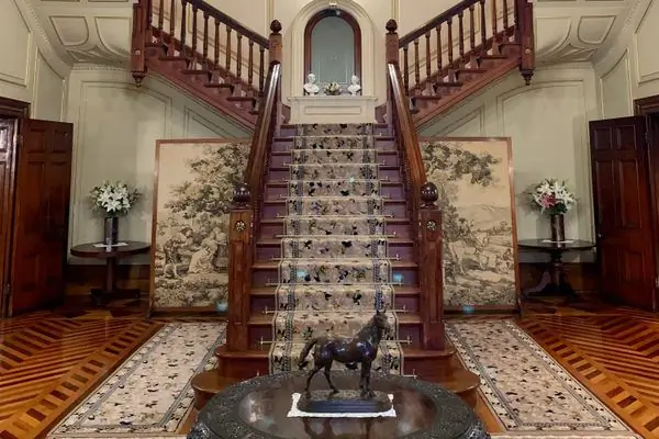 Мартиндейл Холл