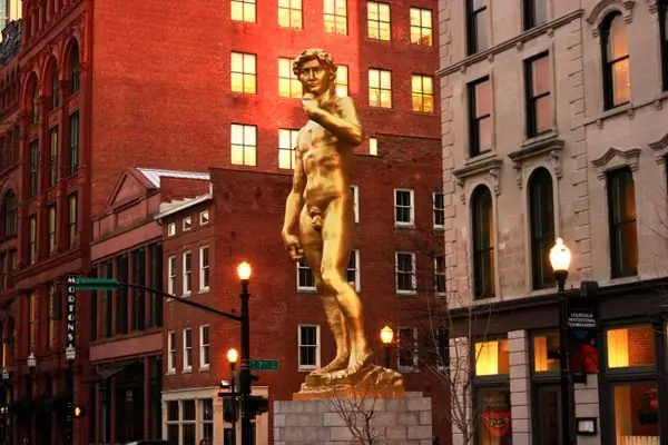 Золотая статуя Давида