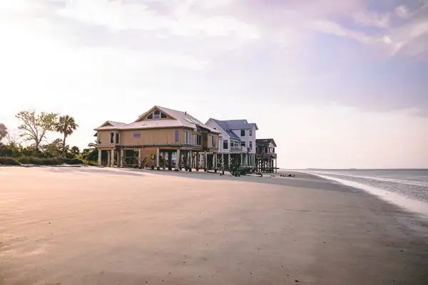 Заброшенные дома на острове Харбор