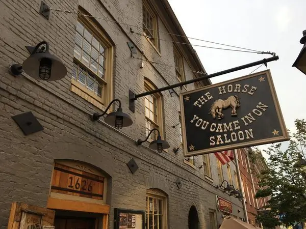 Лошадь, на которой вы пришли в салуне