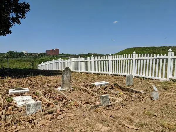 Кладбища в аэропорту Атланты