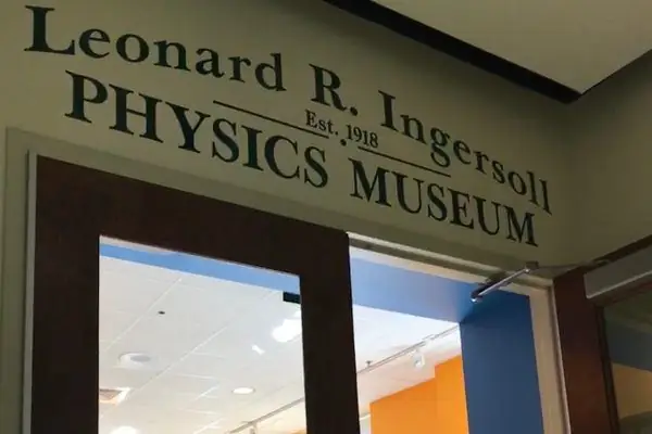 Л.Р. Физический музей Ингерсолла