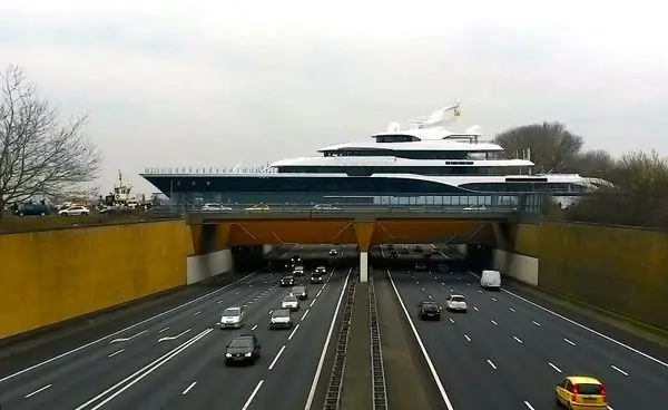 Яхта Акведук Гоуве