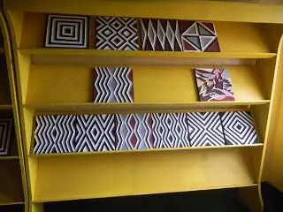 Искусство коровьего навоза в Руанде