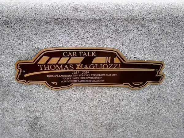 Томас Мальоцци Мемориальная доска