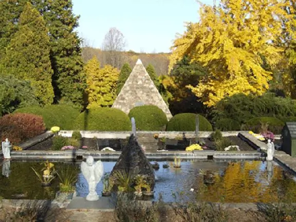 Розенкрейцерские пирамиды округа Бакс