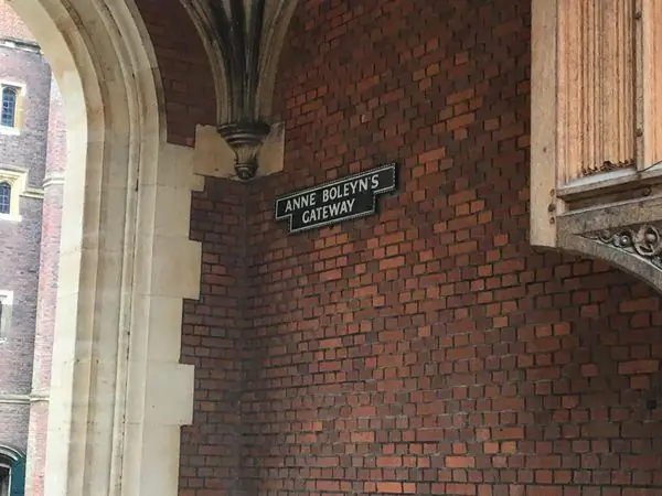 Редкое напоминание об Анне Болейн в Хэмптон-Корте