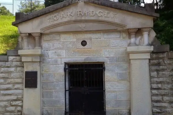 Первая из многих гробниц Авраама Линкольна