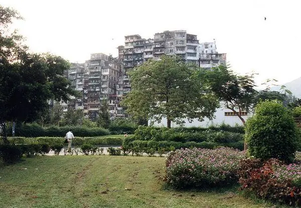 Городской парк Коулуна, окруженный стеной