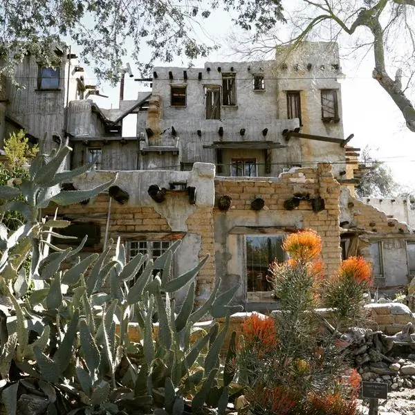 Эксцентричный музей пуэбло в Дезерт-Хот-Спрингс