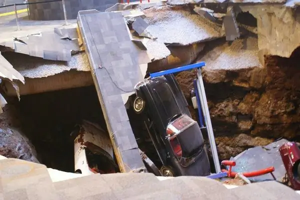 Провал в Национальном музее корветов