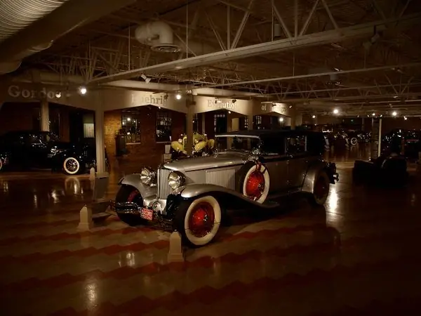 Автомобильный музей Оберн Корд в Дюзенберге