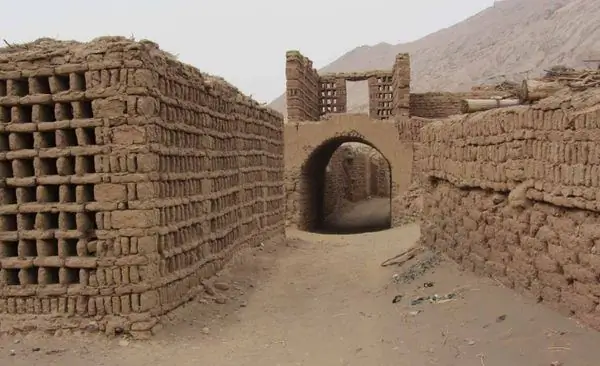 В этой деревне из сырцового кирпича до сих пор используется древняя система орошения