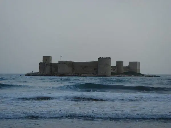 Крепость Кызкалеси