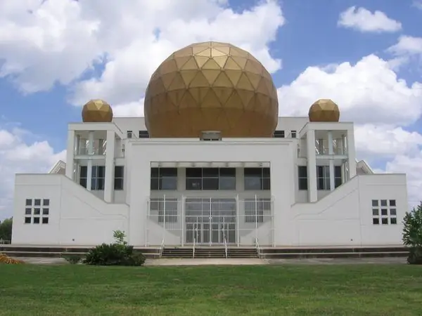 Дворец золотых шаров