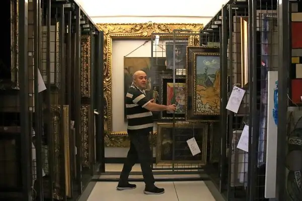 В безопасном хранилище украденных произведений искусства в Риме