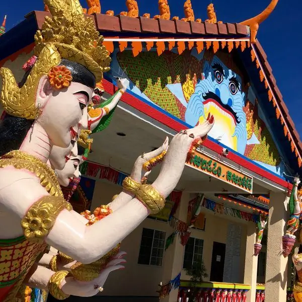 Впечатляющий камбоджийский буддийский храм в Калифорнии