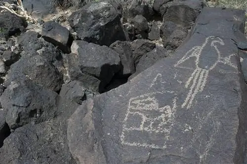 Резьба в Национальном памятнике петроглифов, Альбукерке, Нью-Мексико, США