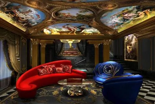 Чтобы дополнить обстановку в стиле барокко, г-н Хунг вместе с ведущими мастерами создал блестящую серию граненой хромированной мебели для гостиной, спальни и ванной комнаты.