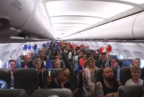 Авиакомпания предлагает 150 пассажирам бесплатную поездку – если они все согласны с пунктом назначения