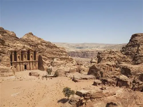 Высеченный в скале город Петра, Иордания