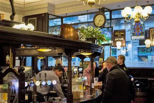 Интерьер бара Horshoe Bar, Глазго Интерьер бара Horshoe Bar, Глазго